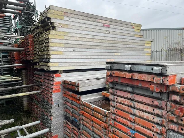 Layher / custer / dutch - allround - bouwsteigers - zeer grote partij stalen en aluminium steigermateriaal - afbeelding 18 van  88