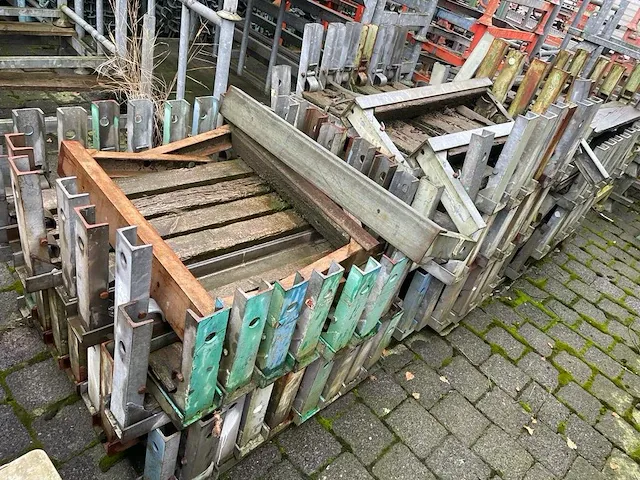 Layher / custer / dutch - allround - bouwsteigers - zeer grote partij stalen en aluminium steigermateriaal - afbeelding 27 van  88