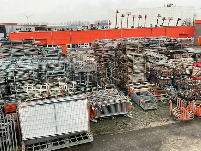 Layher / custer / dutch - allround - bouwsteigers - zeer grote partij stalen en aluminium steigermateriaal - afbeelding 35 van  88