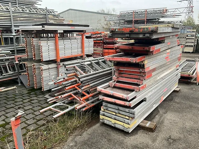 Layher / custer / dutch - allround - bouwsteigers - zeer grote partij stalen en aluminium steigermateriaal - afbeelding 47 van  88