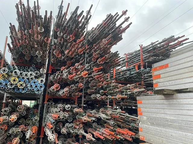 Layher / custer / dutch - allround - bouwsteigers - zeer grote partij stalen en aluminium steigermateriaal - afbeelding 45 van  88