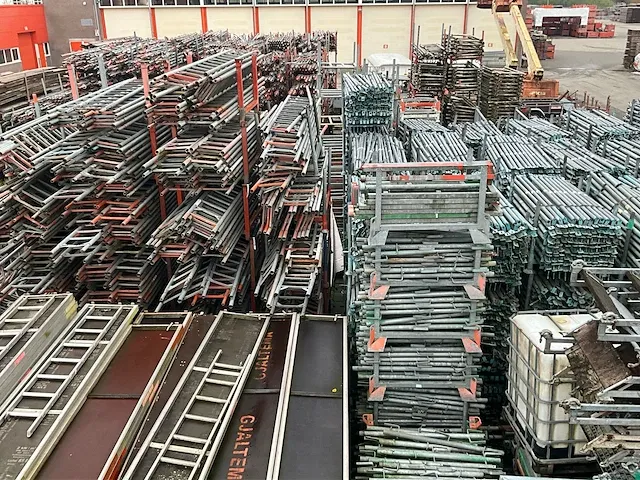 Layher / custer / dutch - allround - bouwsteigers - zeer grote partij stalen en aluminium steigermateriaal - afbeelding 74 van  88