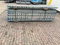 Layher loopplanken 3m steigermateriaal (32x) - afbeelding 1 van  4