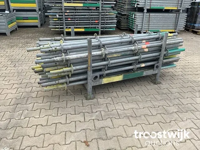 Layher staander in metalen bok - afbeelding 1 van  6