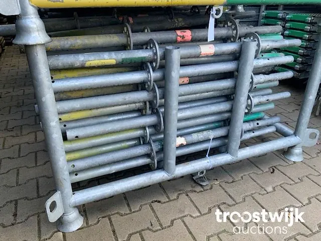 Layher staander in metalen bok - afbeelding 1 van  6