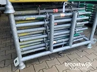 Layher staander in metalen bok - afbeelding 1 van  6