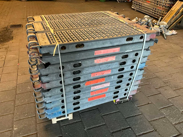 Layher stalen steigerplank (109x32 cm) (30x) - afbeelding 1 van  5