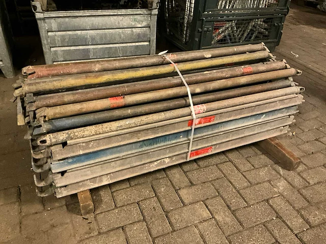 Layher stalen steigerplank (140 cm) (9x) - afbeelding 1 van  4