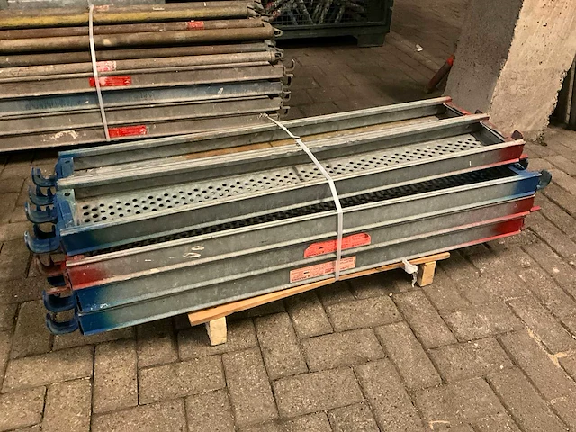 Layher stalen steigerplank (140x19 cm) (11x) - afbeelding 1 van  5