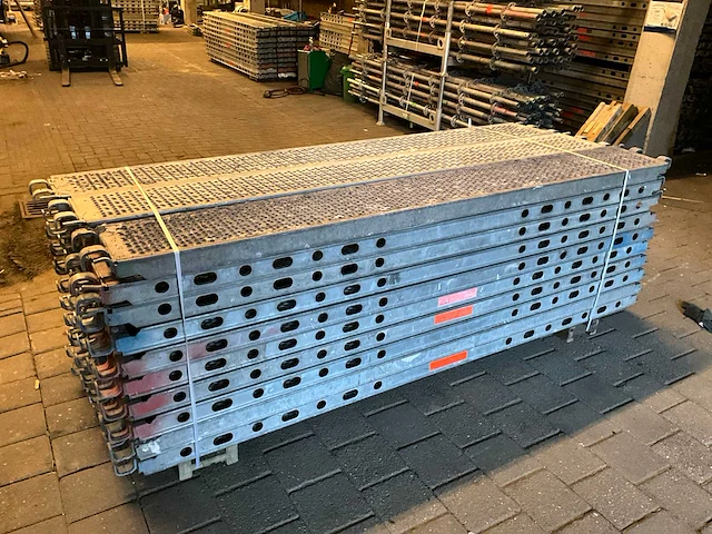 Layher stalen steigerplank (257x32 cm) (30x) - afbeelding 1 van  5