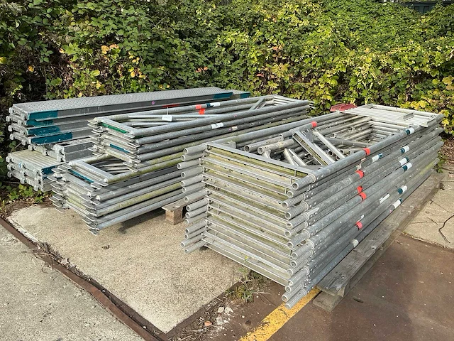 Layher steiger - afbeelding 1 van  9