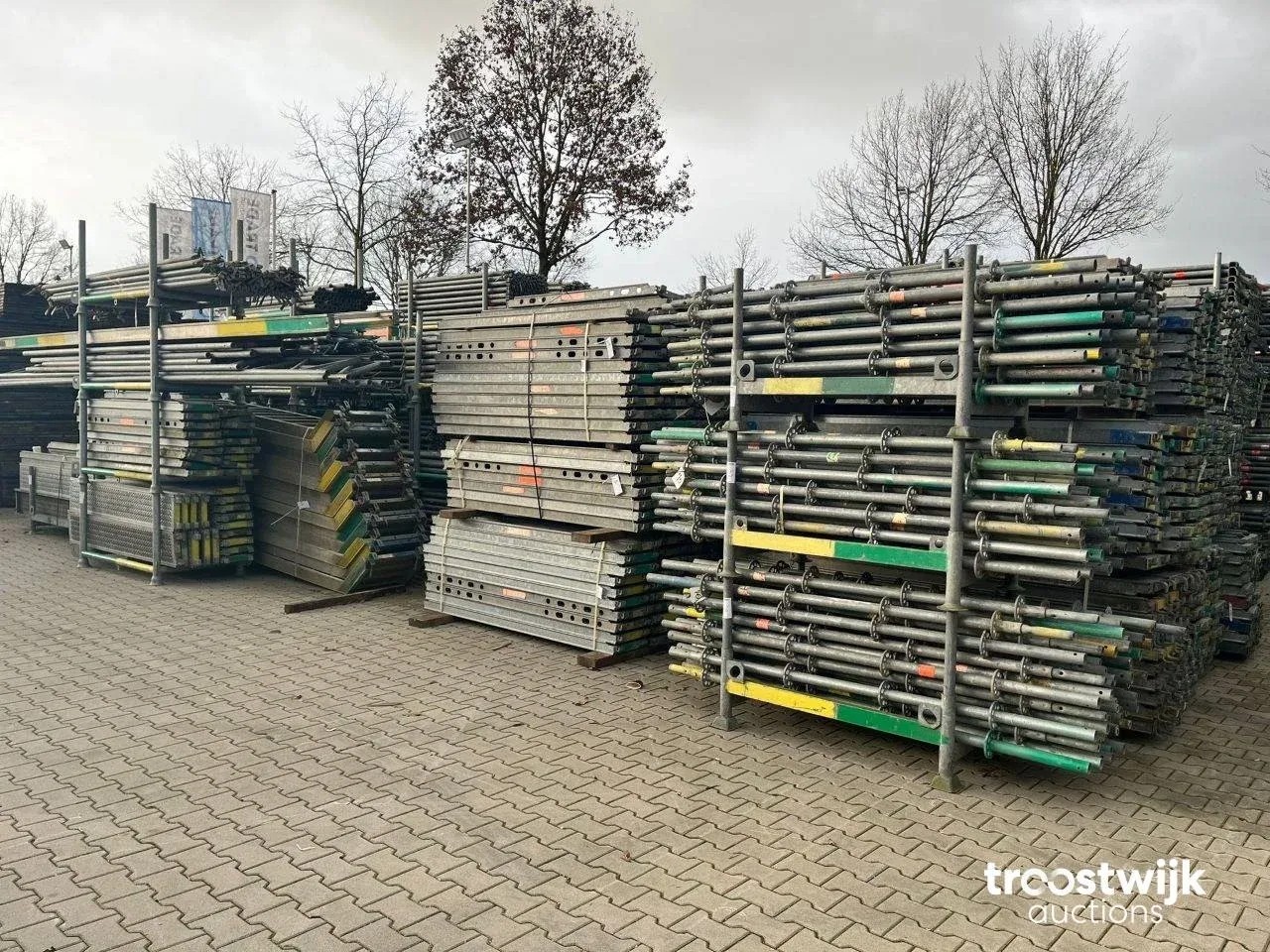Layher steigermateriaal en bouwmaterialen