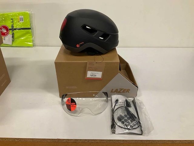 Lazer urbanize fietshelm met verlichting achter maat s - afbeelding 1 van  6