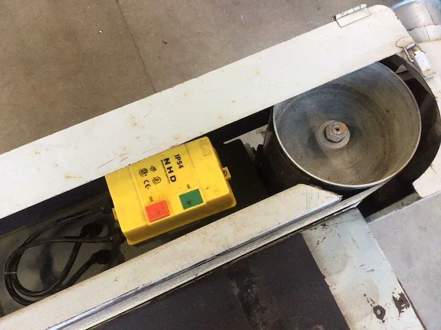 Leadtech bandschuurmachine - afbeelding 7 van  10
