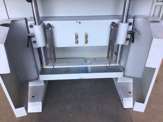 Leadtech bandschuurmachine - afbeelding 9 van  10