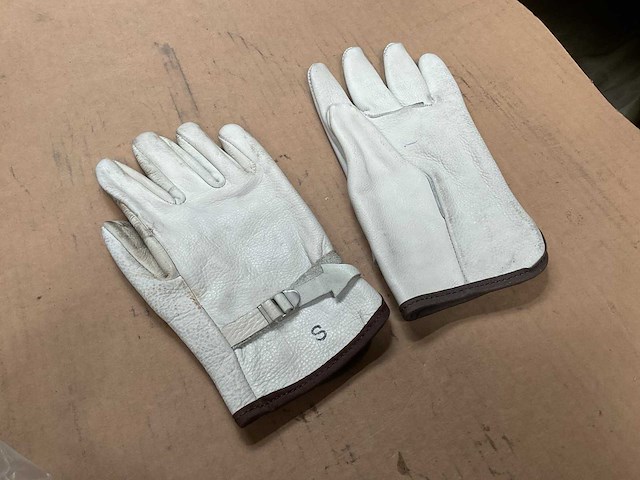 Leather gloves pair (4x) - afbeelding 1 van  4