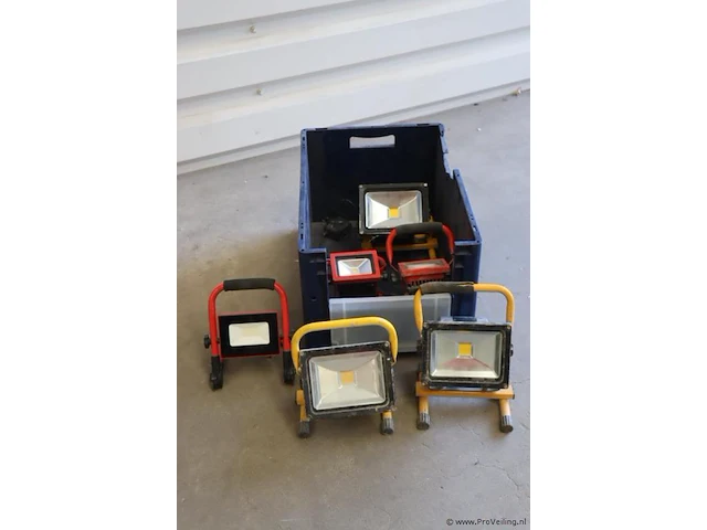 Led-accu bouwlampen, diverse soorten en merken o.a. vetec & nova - afbeelding 1 van  5