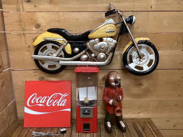 Led-bord coca-cola, kauwgomballen automaat, clownsbeeld, harley davidson wand decoratie - afbeelding 1 van  5