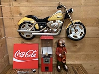 Led-bord coca-cola, kauwgomballen automaat, clownsbeeld, harley davidson wand decoratie - afbeelding 1 van  5