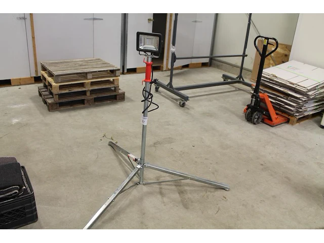Led-bouwlamp led's work 30 w 3000 lumen ip65 op statief kelfort. - afbeelding 1 van  4
