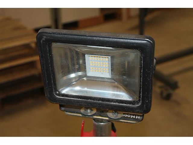 Led-bouwlamp led's work 30 w 3000 lumen ip65 op statief kelfort. - afbeelding 3 van  4