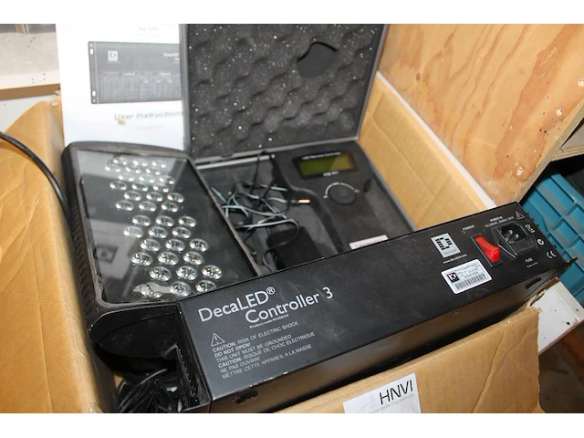 Led-controller decaled led controller 3 met ledlamp en afstandsbediening in metalen koffer. - afbeelding 1 van  1