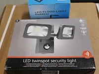 Led floodlight outdoor & led twinspot security light - afbeelding 1 van  5