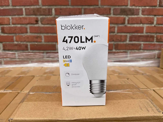 Led kogel lamp mat - 4,2w 2700k e27 (1435x) - afbeelding 1 van  8