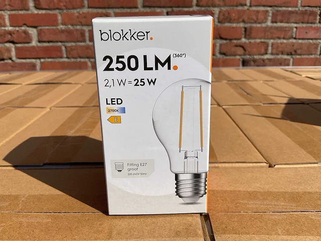 Led peer helder - 2,1w 2700k e27 (564x) - afbeelding 1 van  8