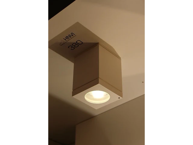 Led plafondlamp 9 x 9 x 12 cm. - afbeelding 2 van  2