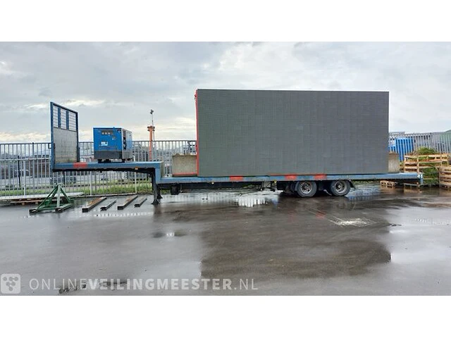 Led scherm / reclame wall op vrachtwagen trailer pacton - afbeelding 1 van  18
