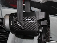 Led spot nanlight forza 200b met statief en accessoires in twee draagtassen. - afbeelding 2 van  2