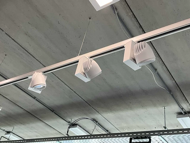Led-spots op spanningsrail (44 spots) - afbeelding 3 van  4