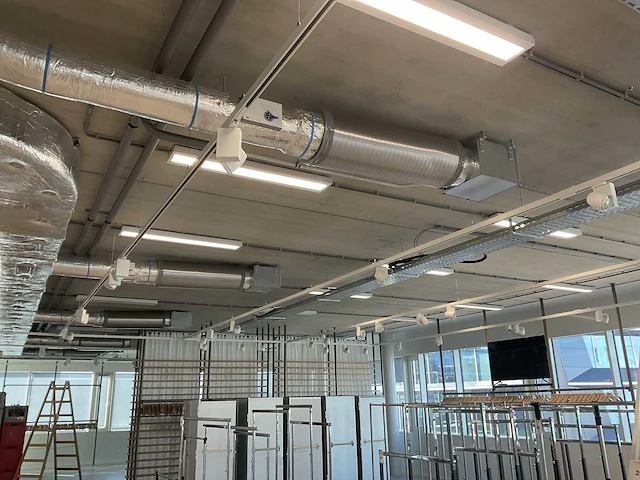 Led-spots op spanningsrail (75 spots) - afbeelding 1 van  5
