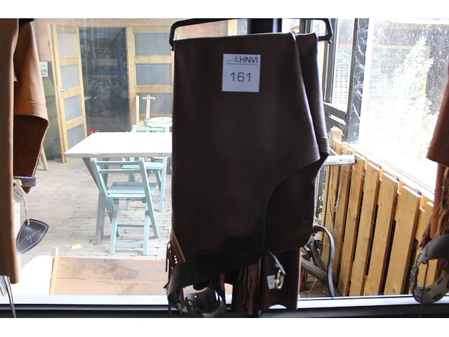 Lederen overbroek maat xl. winkelprijs 392 euro. - afbeelding 1 van  2