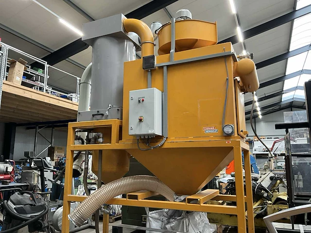Leering straalmachine met filterafzuiginstallatie - afbeelding 1 van  11