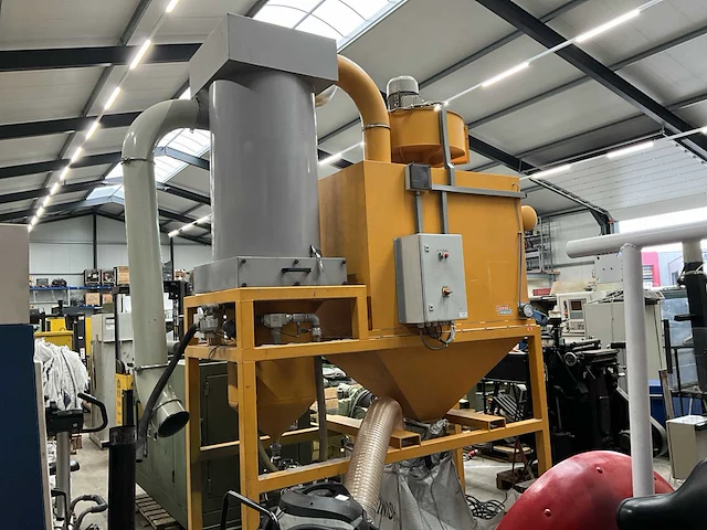 Leering straalmachine met filterafzuiginstallatie - afbeelding 4 van  11
