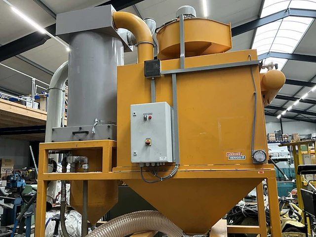 Leering straalmachine met filterafzuiginstallatie - afbeelding 5 van  11
