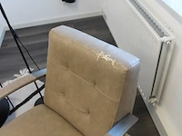 Leeshoekset bestaande uit fauteuil, tafel, vloerkleed en leeslamp. let op! de rugleuning van de stoel is be... - afbeelding 3 van  3