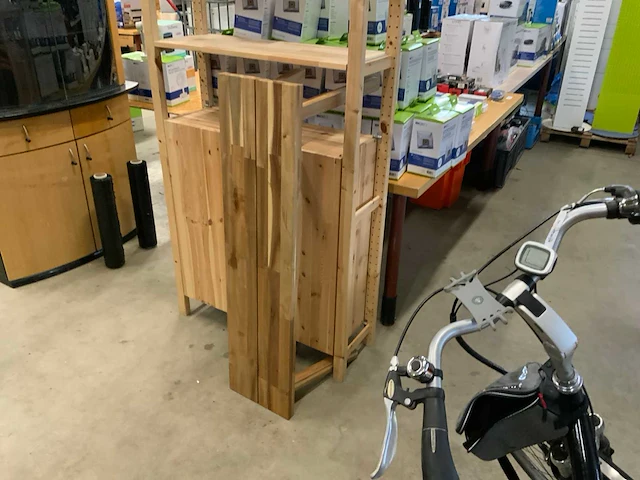 Legbordstelling en houten bankje - afbeelding 3 van  3