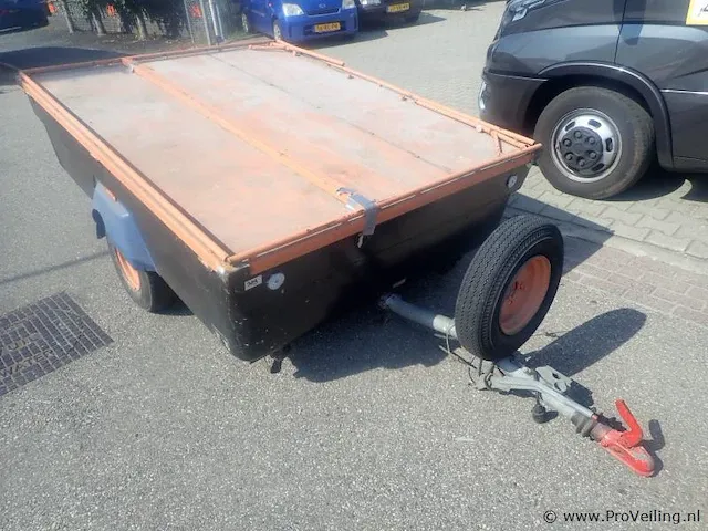 Lege vouwwagen aanhanger - afbeelding 1 van  5