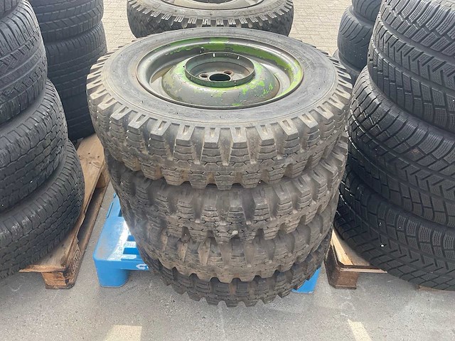 Leger autoband met velg d.v.d-600-16 (4x) - afbeelding 1 van  7