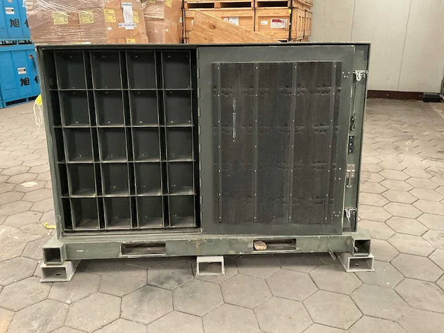 Legercontainer - afbeelding 6 van  8