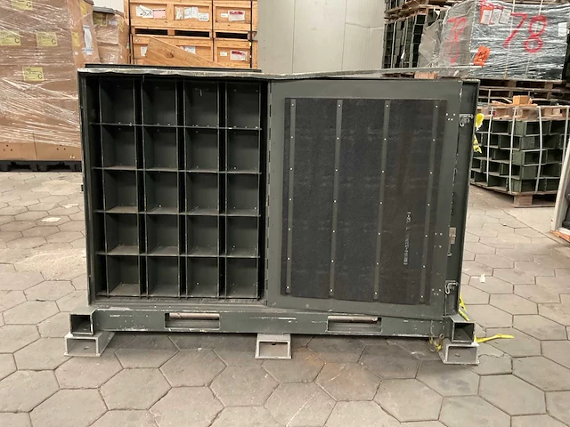 Legercontainer - afbeelding 6 van  8
