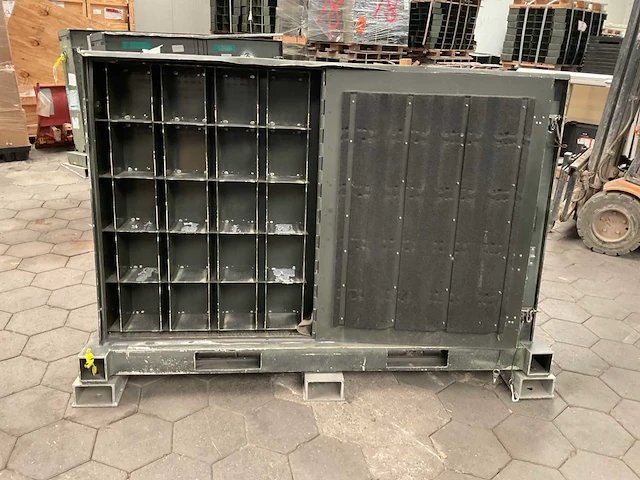 Legercontainer - afbeelding 6 van  8