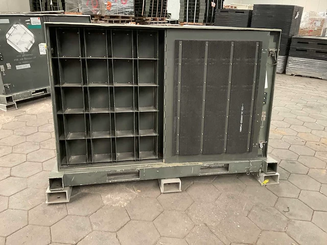 Legercontainer - afbeelding 6 van  8