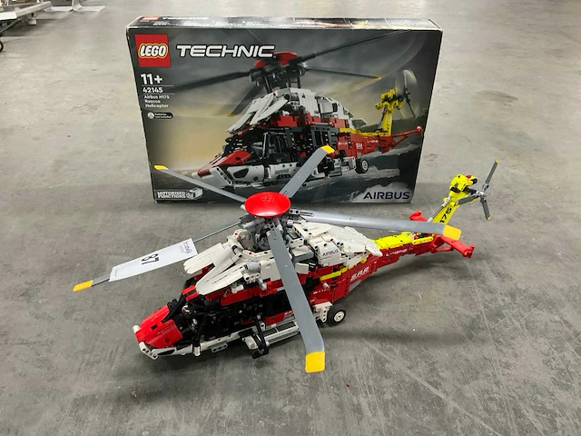 Lego - 42145 - airbus h175 rescue helicopter - lego technic - afbeelding 1 van  7