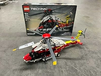 Lego - 42145 - airbus h175 rescue helicopter - lego technic - afbeelding 1 van  7