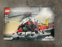 Lego - 42145 - airbus h175 rescue helicopter - lego technic - afbeelding 7 van  7