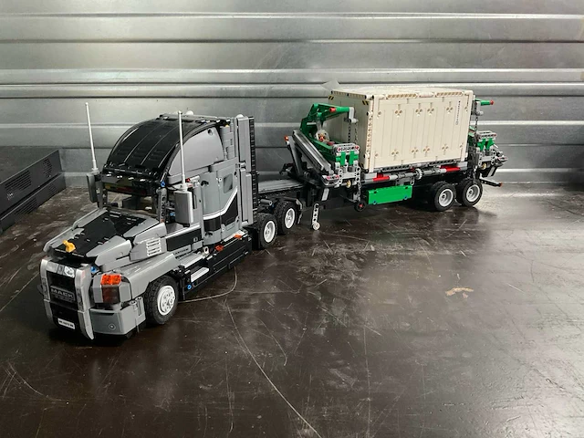 Lego 42078 mack anthem - afbeelding 1 van  14